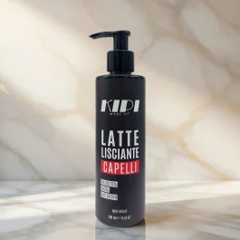Latte Lisciante Capelli - Effetto Seta e Protezione Calore Kipi Latte lisciante Kipi per capelli: trattamento professionale anti-crespo con protezione dal calore di phon e piastra.