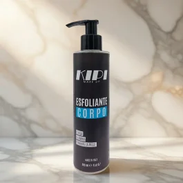 Esfoliante corpo Kipi con microgranuli di mandorle: trattamento corpo per una pelle liscia, morbida e rigenerata.