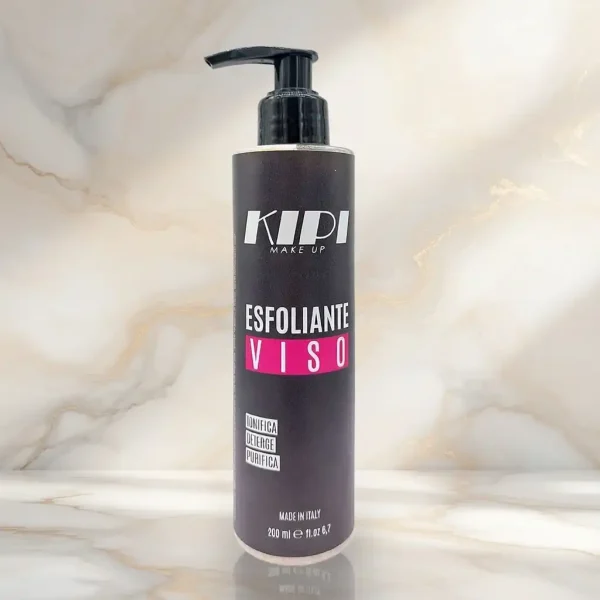 Esfoliante viso Kipi con microgranuli naturali: trattamento levigante per una pelle luminosa e uniforme.