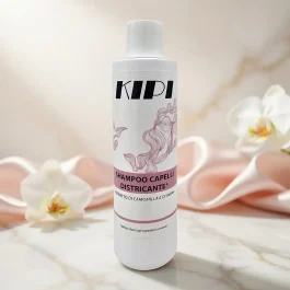 Shampoo Anticrespo Disciplinante Kipi Shampoo districante e anticrespo Kipi: trattamento disciplinante per capelli setosi, morbidi e facili da pettinare.