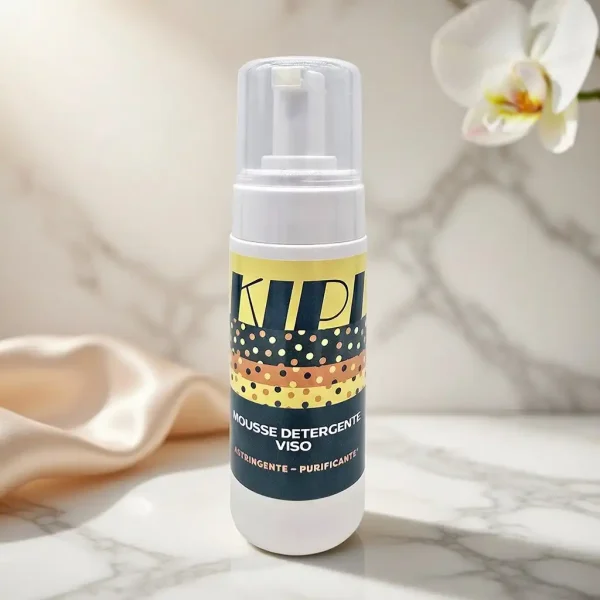 Mousse Zolfo e Tea Tree Kipi - Azione PurificanteMousse Zolfo e Tea Tree Kipi - Azione Purificante Mousse detergente Kipi per pelle grassa e impura: schiuma purificante allo zolfo e tea tree oil per contrastare il sebo