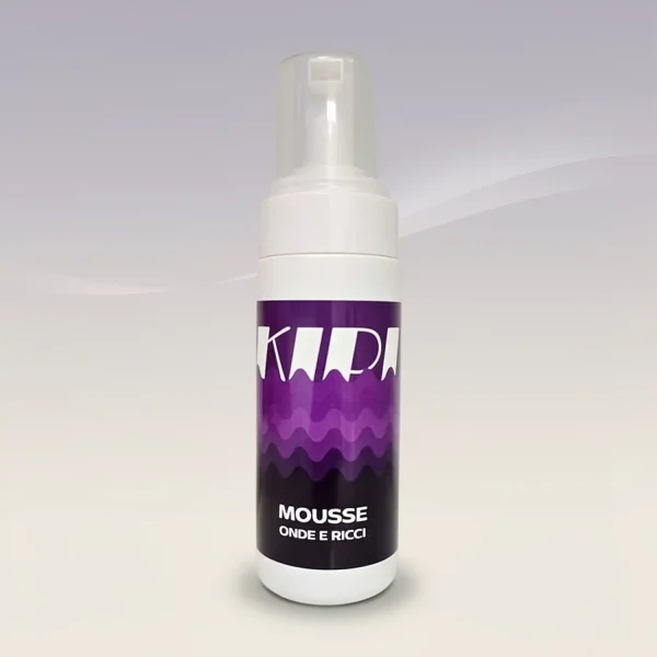 Mousse modellante Kipi per capelli ricci e mossi: definizione elastica e azione anticrespo