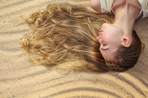 I capelli in estate, necessitano più cura?