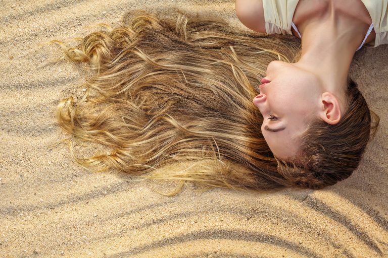 I capelli in estate, necessitano più cura?