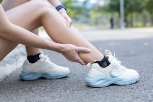 Senti le gambe sempre più pesanti? Ecco il rimedio naturale per sentirti più leggera